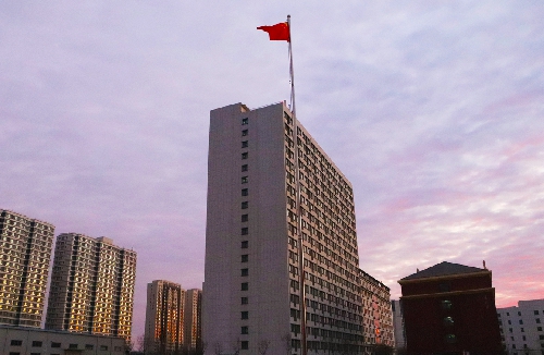 蓄力深冬 心向朝阳——青岛国开第二中学升旗仪式记实